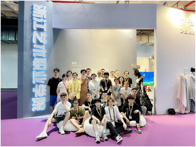 共襄盛典 —师生作品亮相第四届中国舞台美术展.png