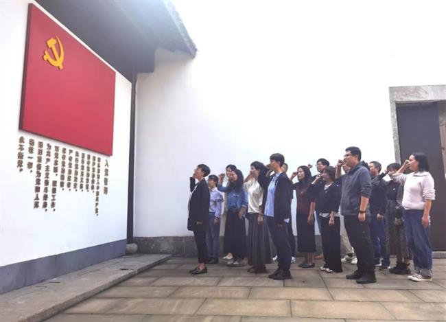 七彩先锋丨设计学院(1)(1)373.png