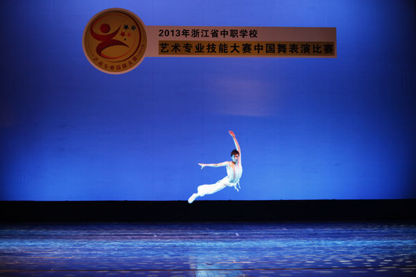 nEO_IMG_叶炜ç‚?.jpg