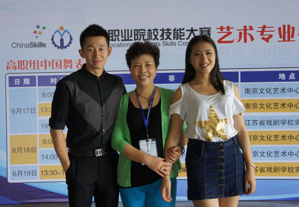 nEO_IMG_音乐系参赛选手蔡嘉琳与指导教师.jpg
