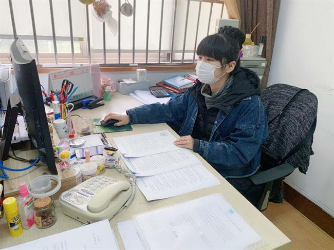 浙艺招生就业办公室副主任余绿筠.jpg