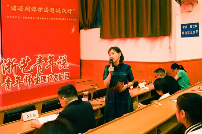 胡卓群.jpg