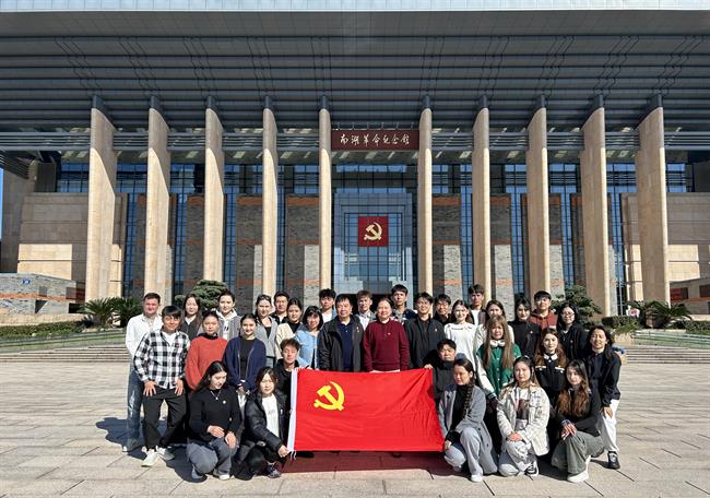 我爱浙疆·基层文化员赴南湖纪念馆学习.jpg